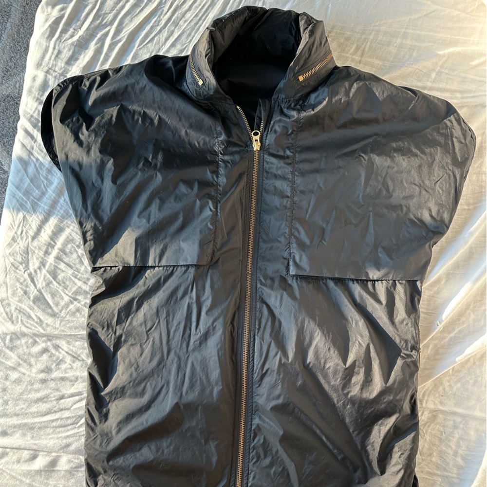 *RARE* excellent condition, sleeveless jacket from lululemon LAB size 6